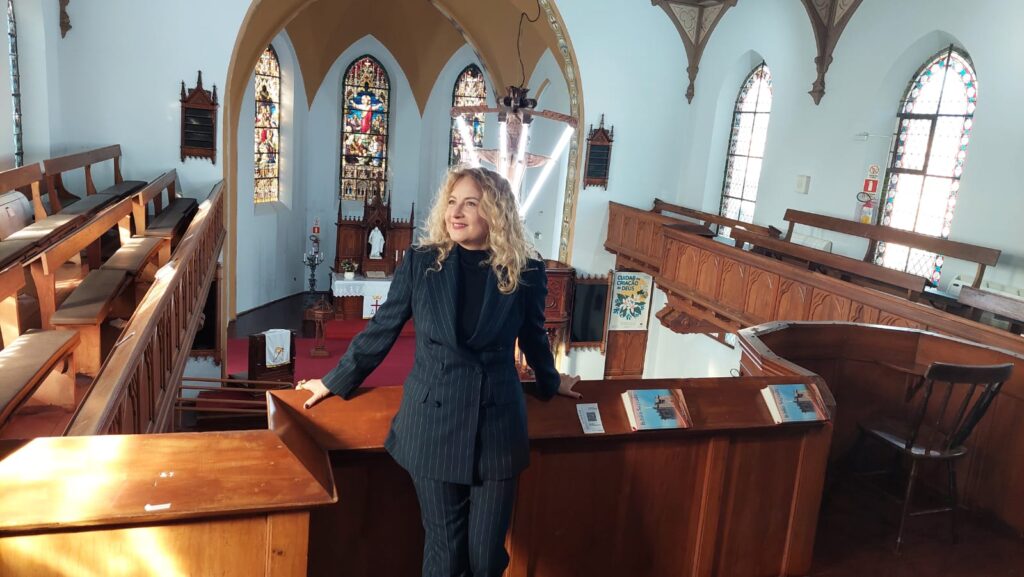 soprano Carla Maffioletti em concerto na Igreja do Relógio, em São Leopoldo,Rs