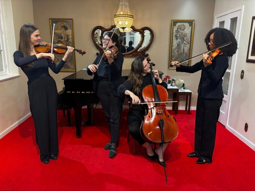 Quarteto Camélia Maiara Mayer violino Cibele Bartz violino Sophia Willrich viola e Isadora Gehres violoncelo 2 — Presto Pr…