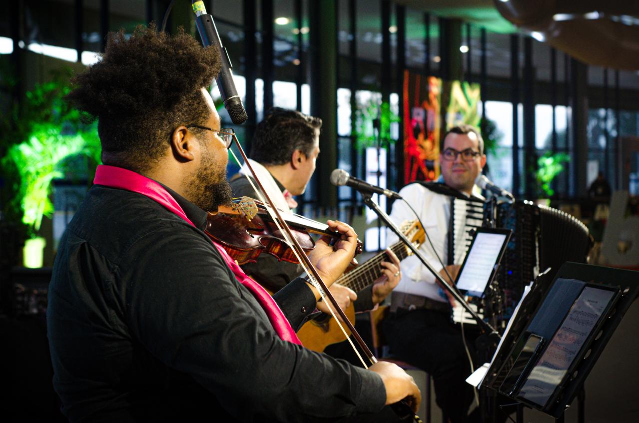Música ao vivo para eventos corporativos no Rio Grande do Sul — PRESTO Produções